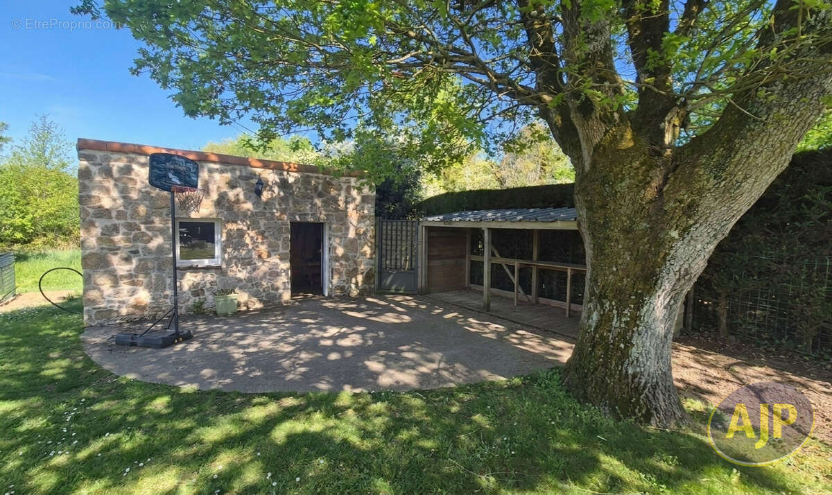 Maison à MONTAIGU