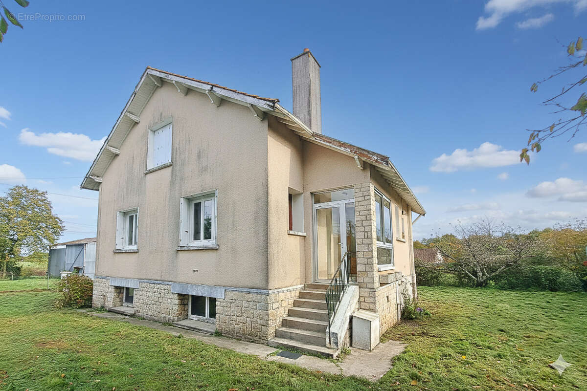 Maison à BONNEUIL-MATOURS