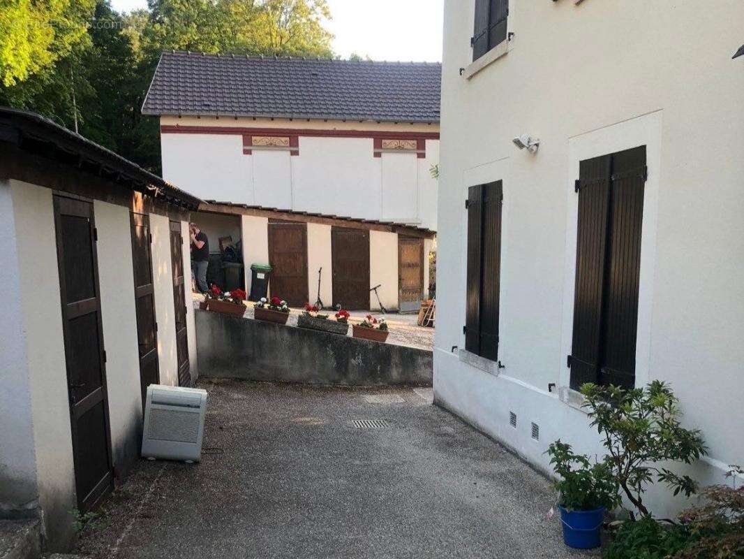 Appartement à PRESLES