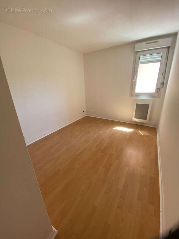 Appartement T3/T4 près de 78m² , Double séjour, balcon plein sud, 2 parkings et 2 caves - photo 8