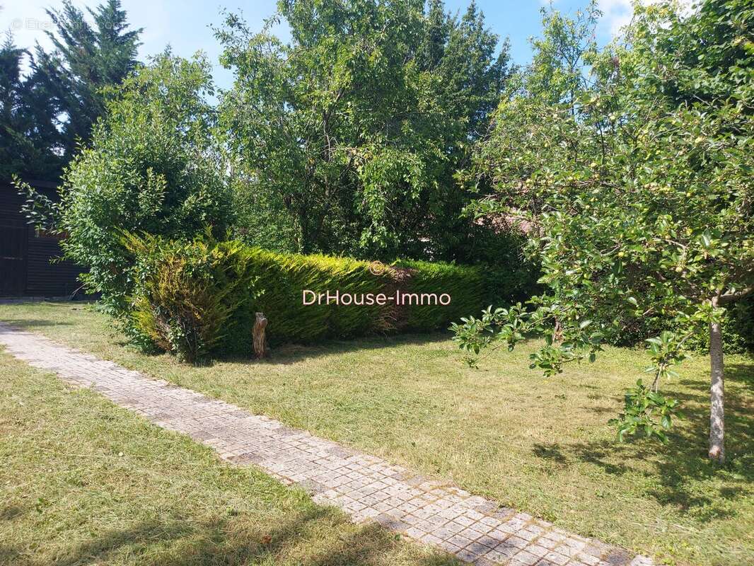 Terrain à SAINT-LEU-LA-FORET