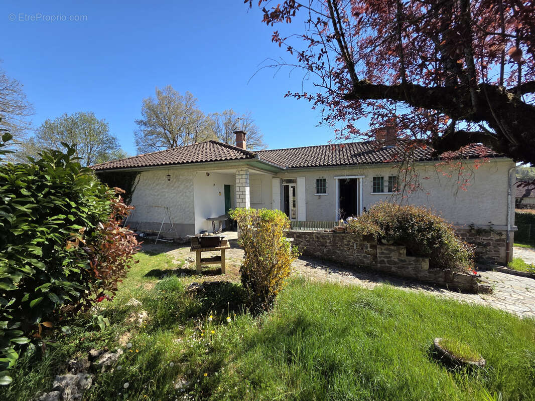 Maison à BAGNAC-SUR-CELE