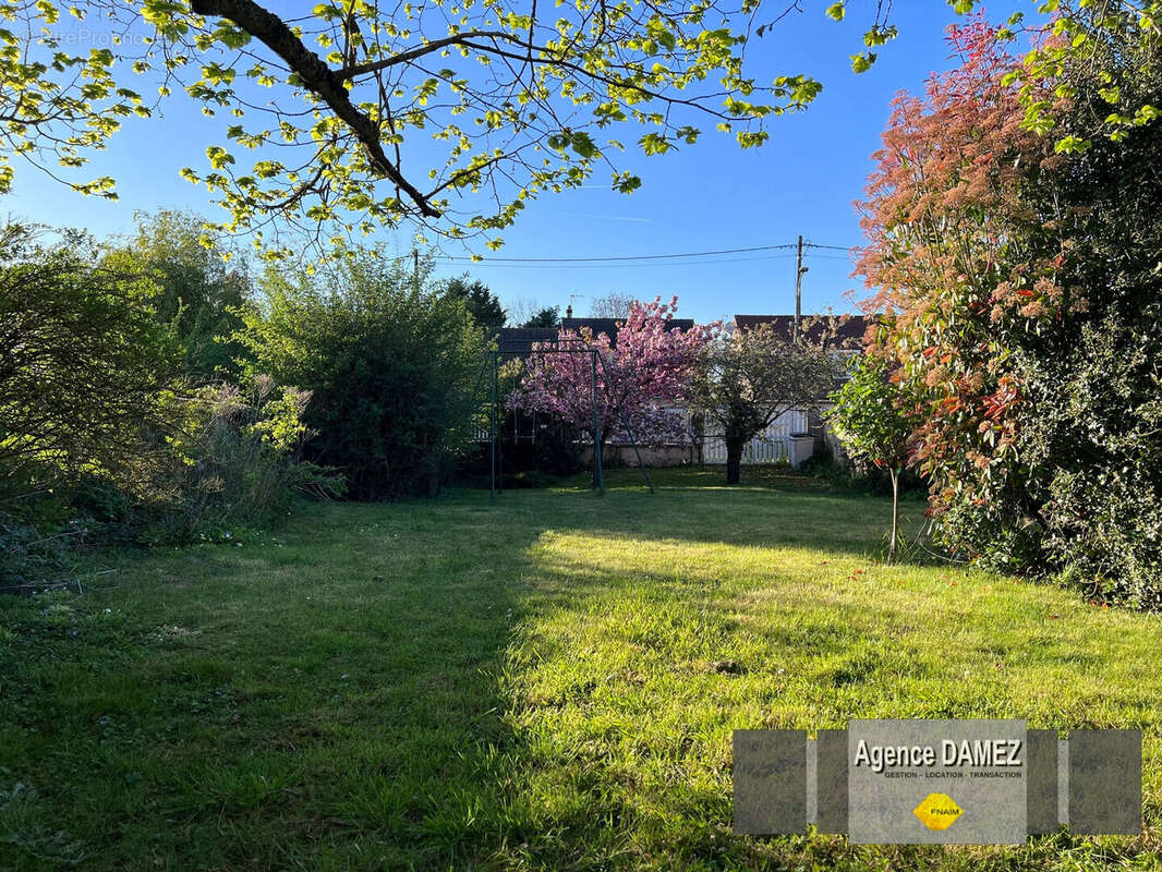 Maison à LES GRANGES-LE-ROI