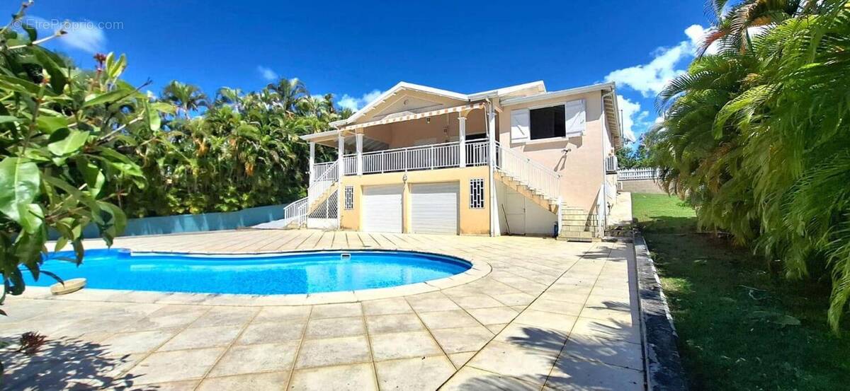 Maison à BAIE-MAHAULT