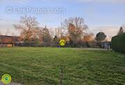 Terrain à COSNE-D&#039;ALLIER