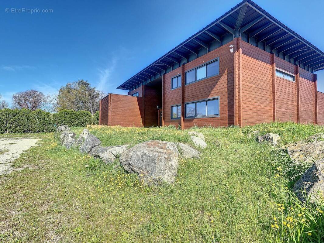 Photo 1 - Commerce à MONTELIER