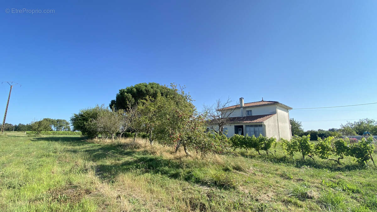 Maison à CHENAC-SAINT-SEURIN-D&#039;UZET