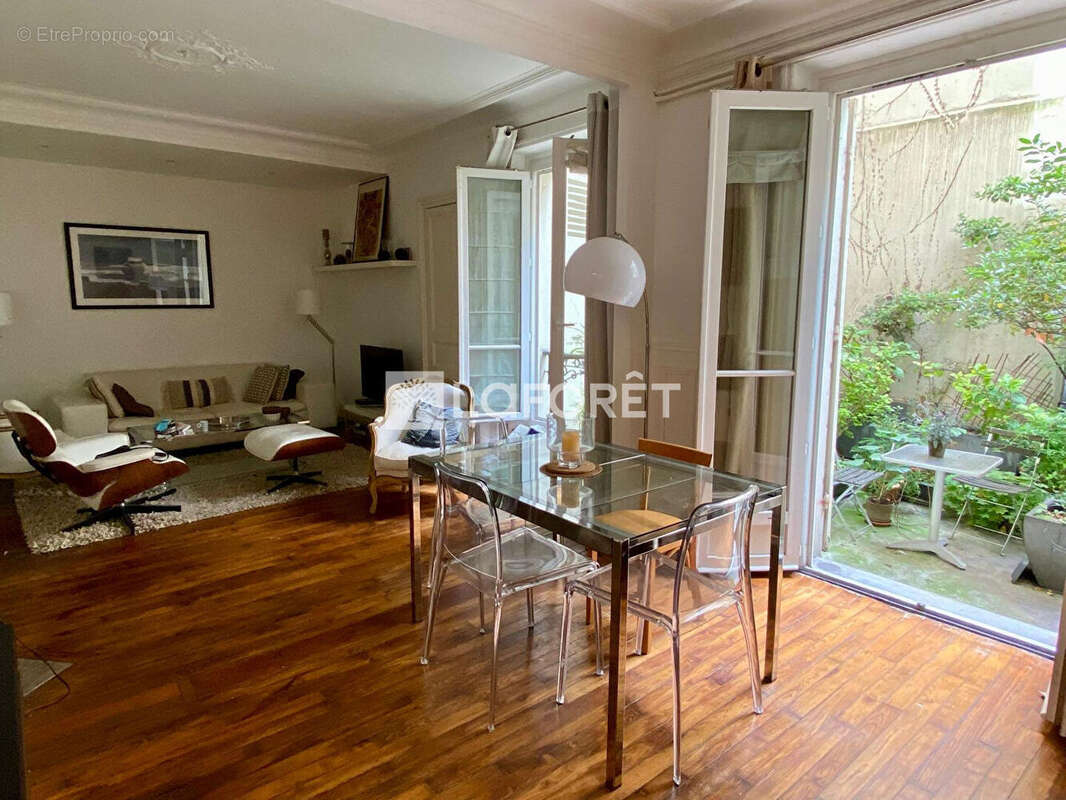 Appartement à PARIS-15E