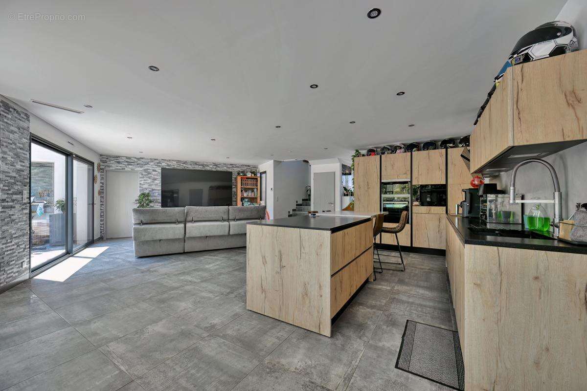 Villa contemporaine de 159 m² 5 chambres avec piscine chauffée sur plus d'un hectare de terrain - photo 8