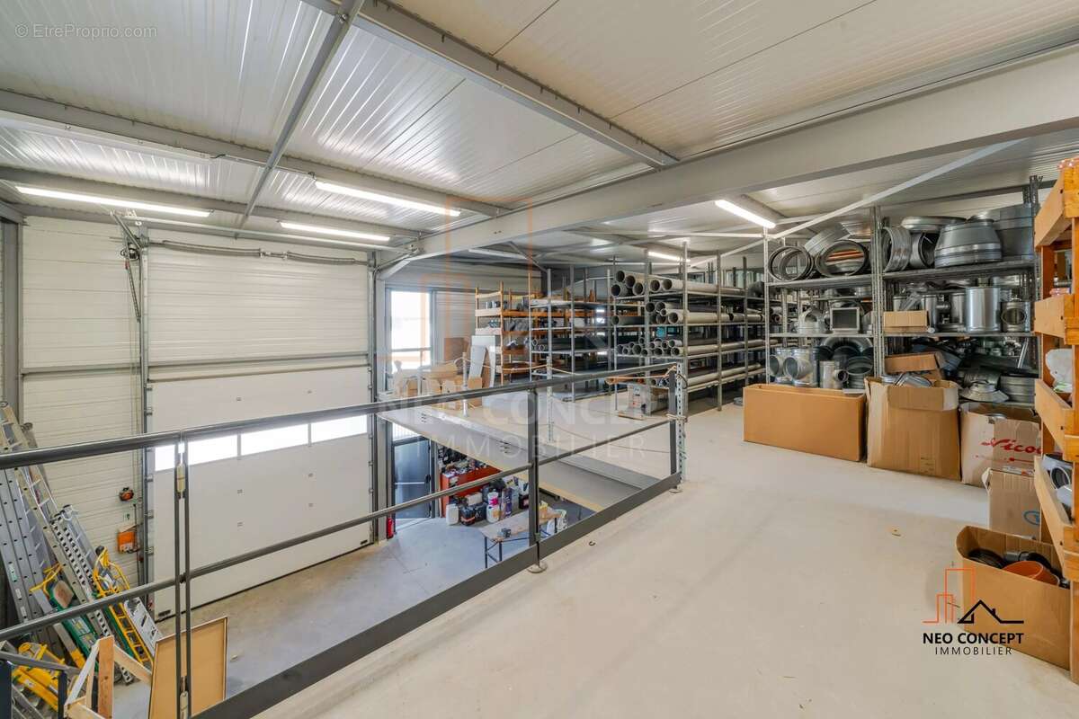 * ROPPENHEIM * Opportunité rare de vente d'un batiment avec vitrine commerciale, bureaux + Hall de stockage ! * - photo 8
