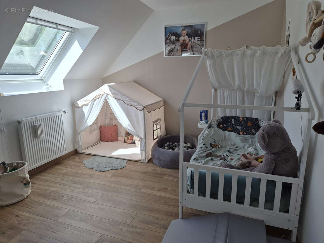 Maison à LA QUEUE-LES-YVELINES