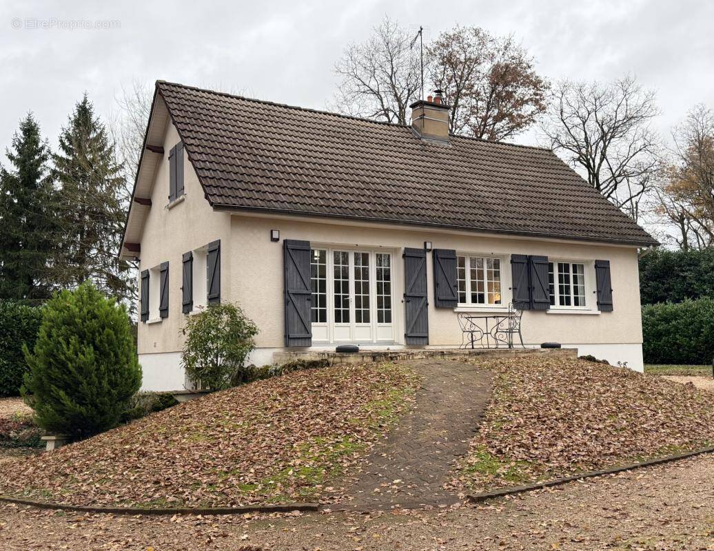 Maison à PLAIMPIED-GIVAUDINS