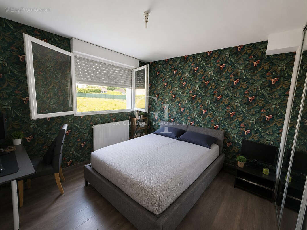 Maison 224 m² à La Menitre  - photo 3