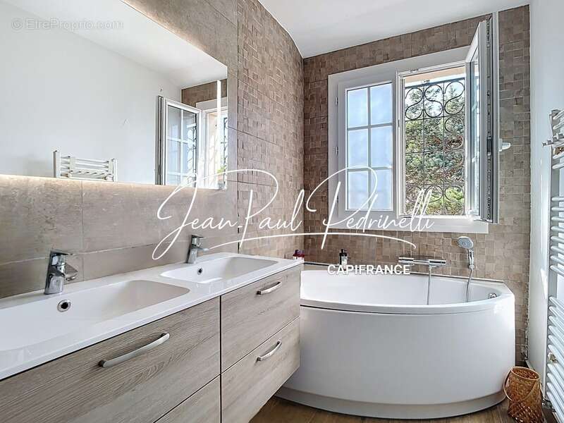 Maison à SAINT-GENIS-LAVAL