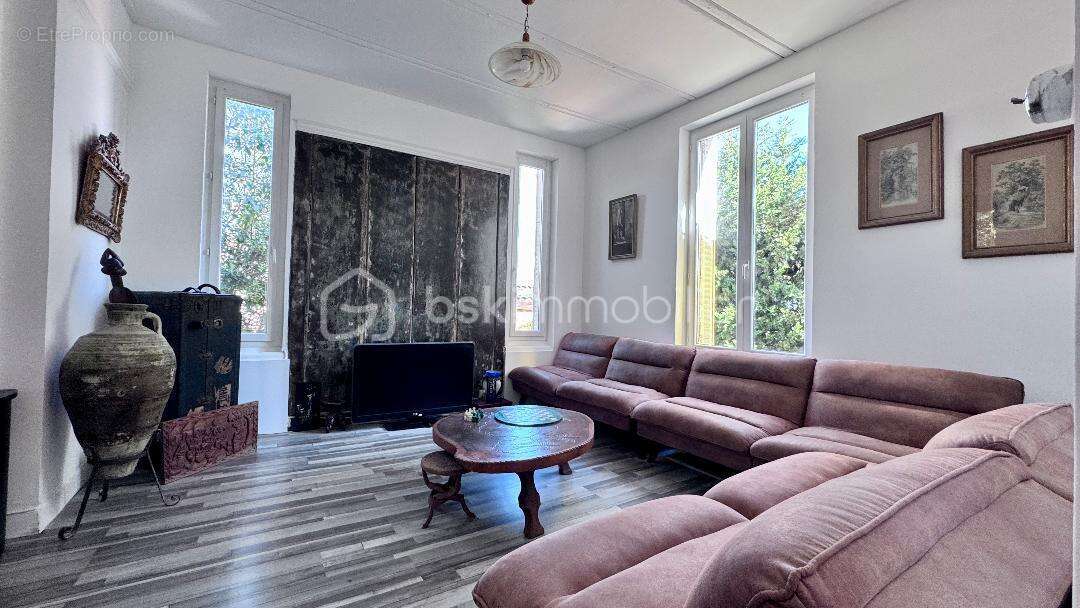 Achat Maison de caractère rénovée  179 m² 4 chambres Terrain arboré avec piscine à Toulon - photo 4