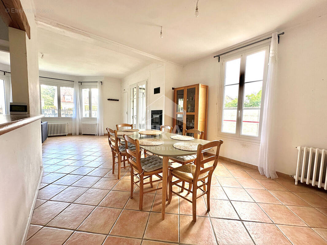 Maison à SAINT-PIERRE-LES-NEMOURS