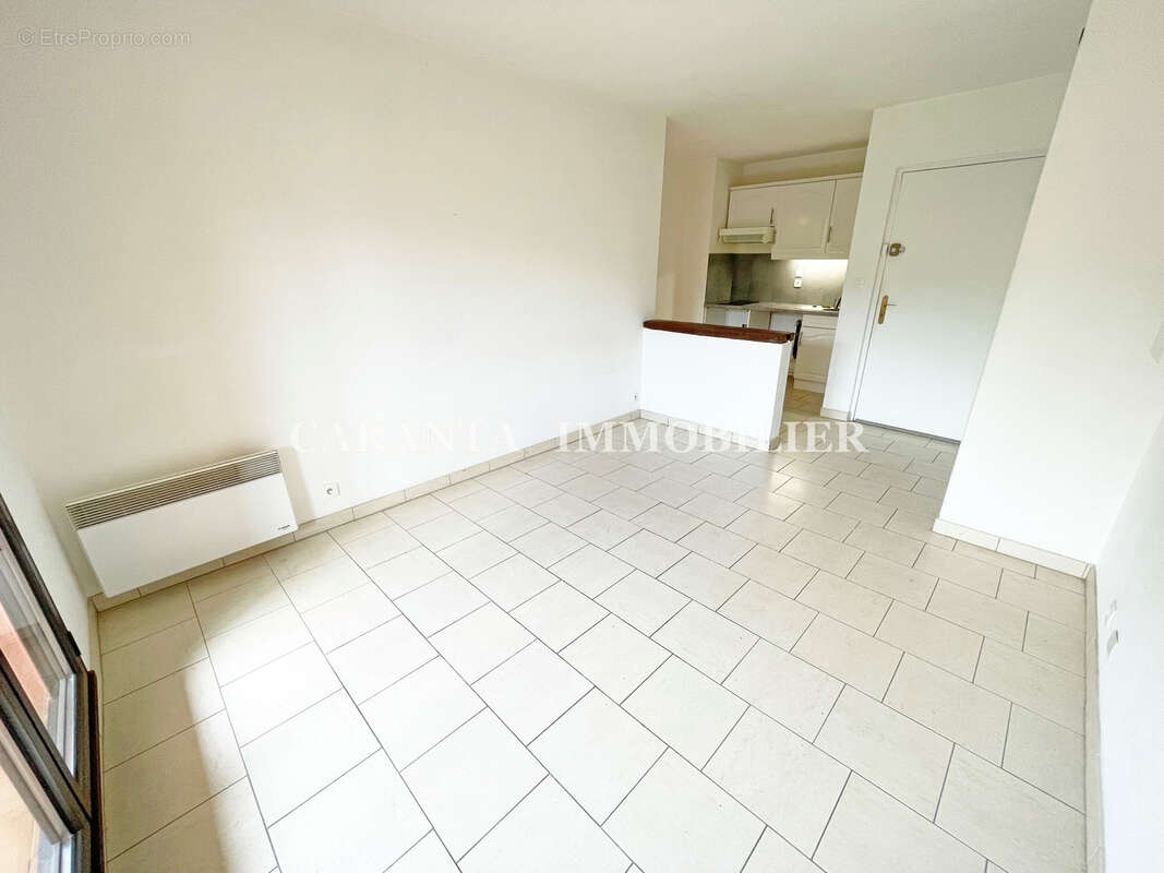 Vente appartement T2 Sainte-Maxime avec loggia fermée, cave et possibilté garage en sus - photo 2