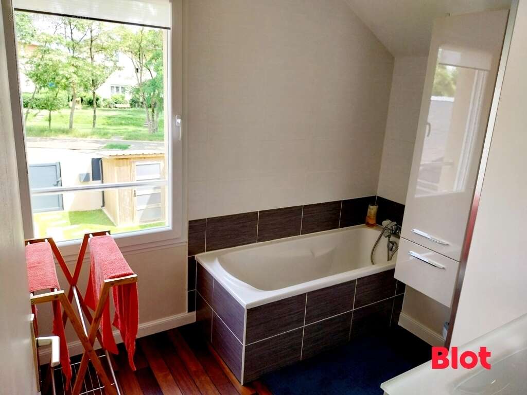 Maison à SAINT-JACQUES-DE-LA-LANDE