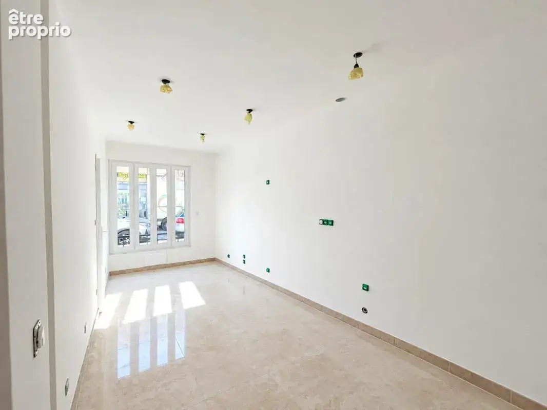 Maison de ville rénovée avec patio et garage - photo 3