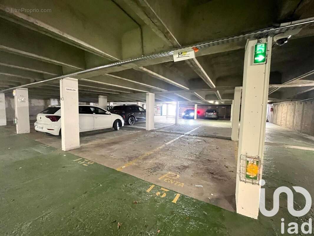 Photo 4 - Parking à SAINT-ETIENNE