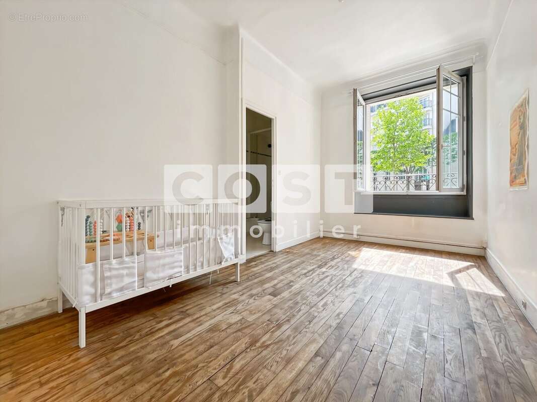 Appartement à LA GARENNE-COLOMBES