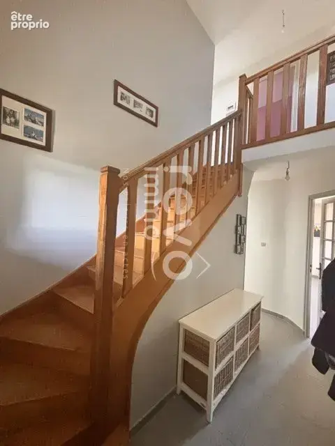 VARRAINS  Maison familiale de 130 m² avec piscine chauffée, au calme entre ville et campagne. - photo 8