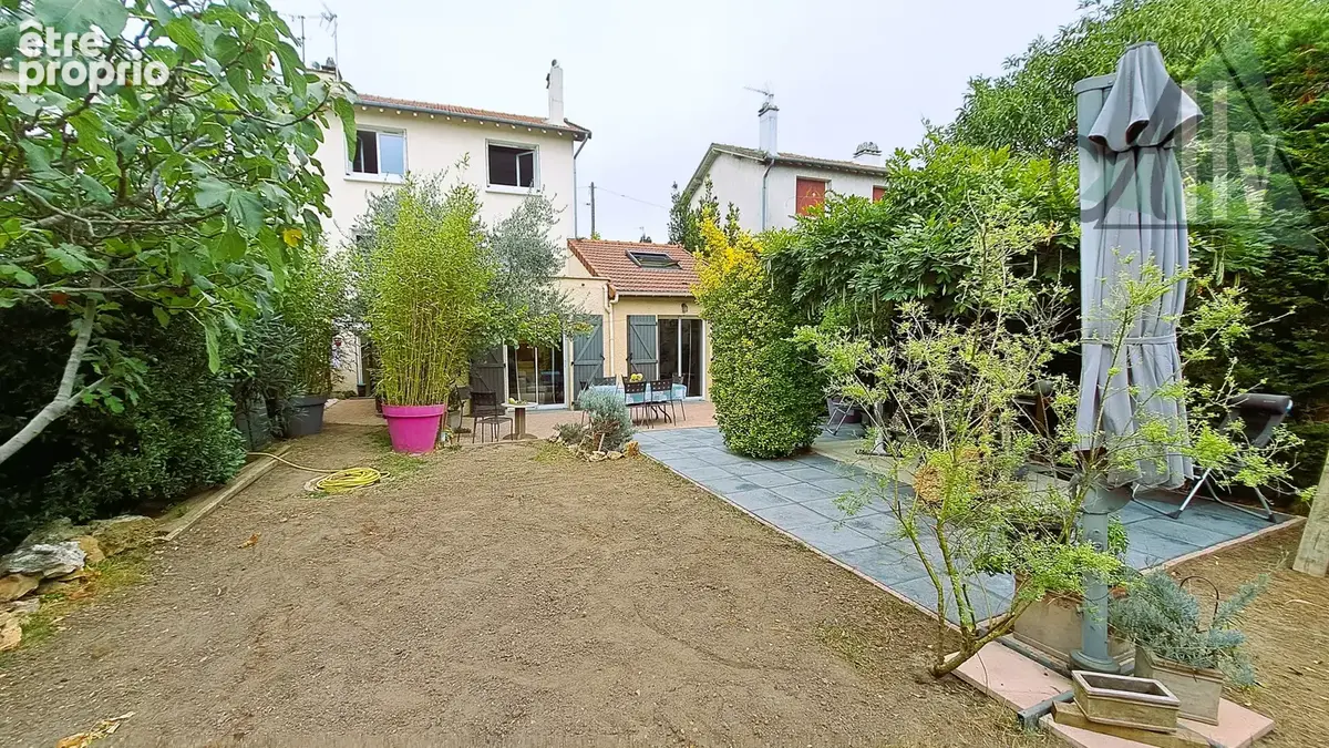 DRAVEIL (91) - Maison rénovée de 116 m2 avec 3 chambres et joli jardin arboré. - photo 16