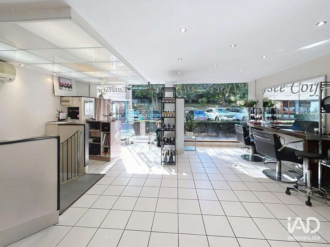 Photo 6 - Commerce à LA CELLE-SAINT-CLOUD