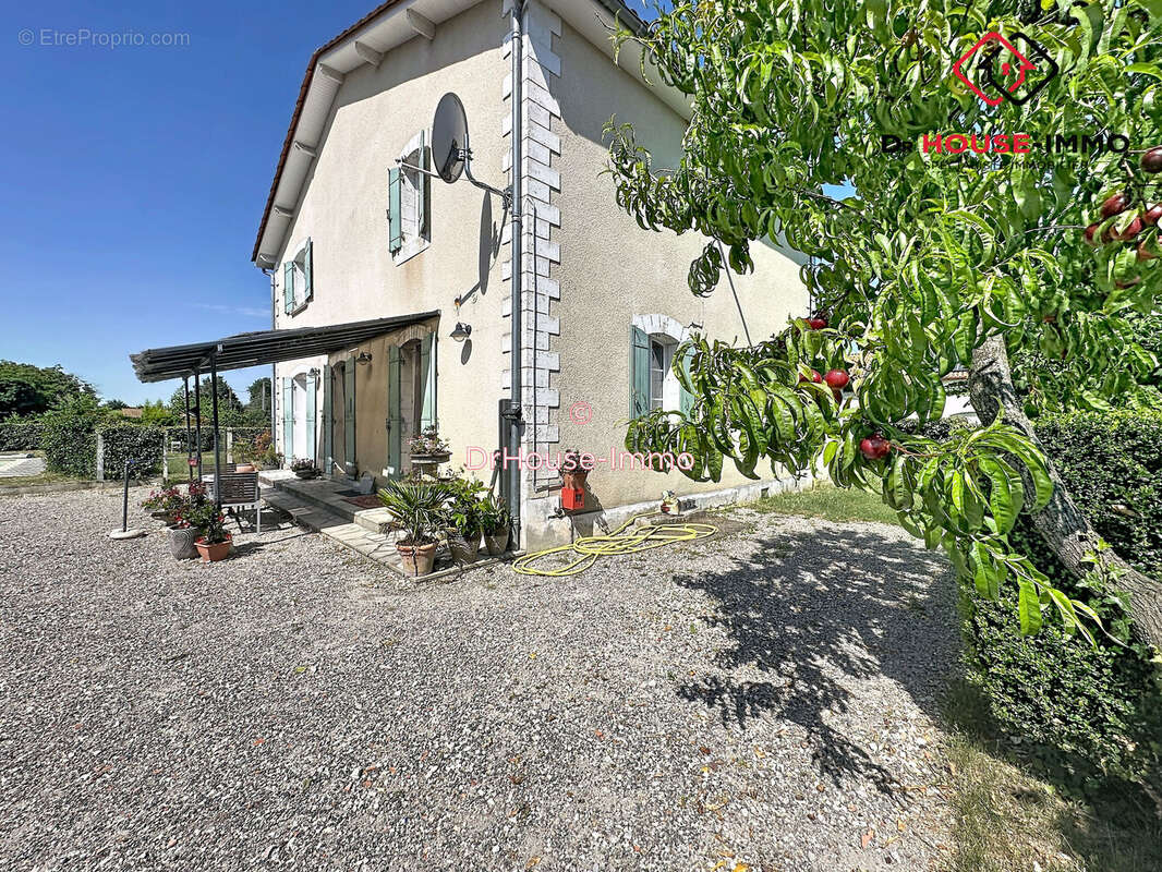 Maison 198 m² à Aubeterre-Sur-Dronne  - photo 27