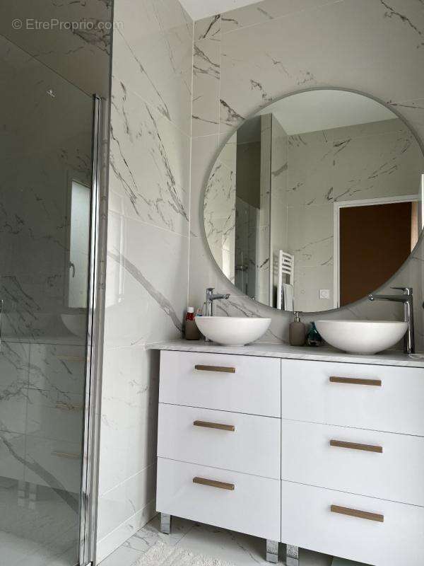 Maison 130 m² à Saint-Jean-De-La-Ruelle  - photo 8