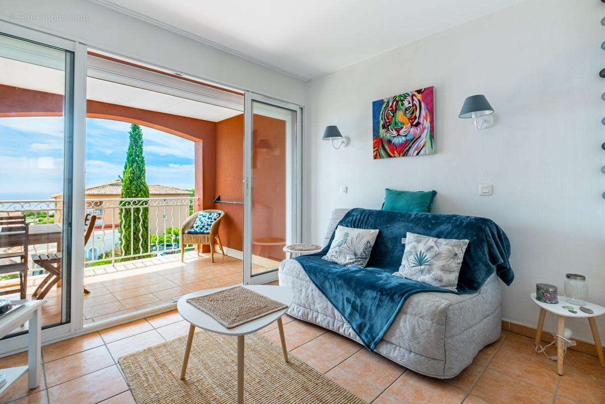 T2 rénové et meublé  avec vue mer et piscine aux Issambres - photo 2