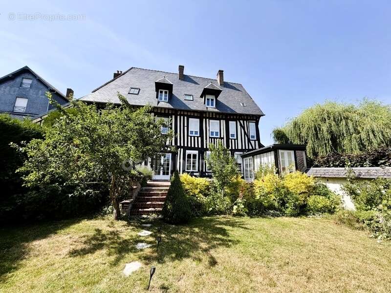Demeure de caractère du XVIIe siècle rénovée avec élégance – Une adresse rare au cœur de la ville de Bernay (27300) - photo 28