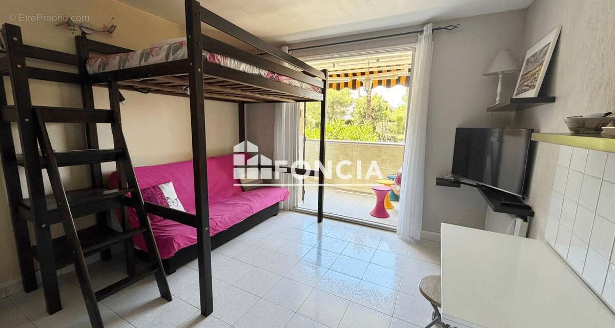 Appartement à SAINT-CYR-SUR-MER