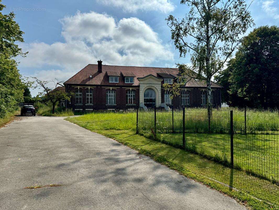 Ensemble  immobilier exceptionnel  pour investisseurs  ou bailleurs sociaux .Terrain  7159m2 Surface hab:1883m2 - photo 5