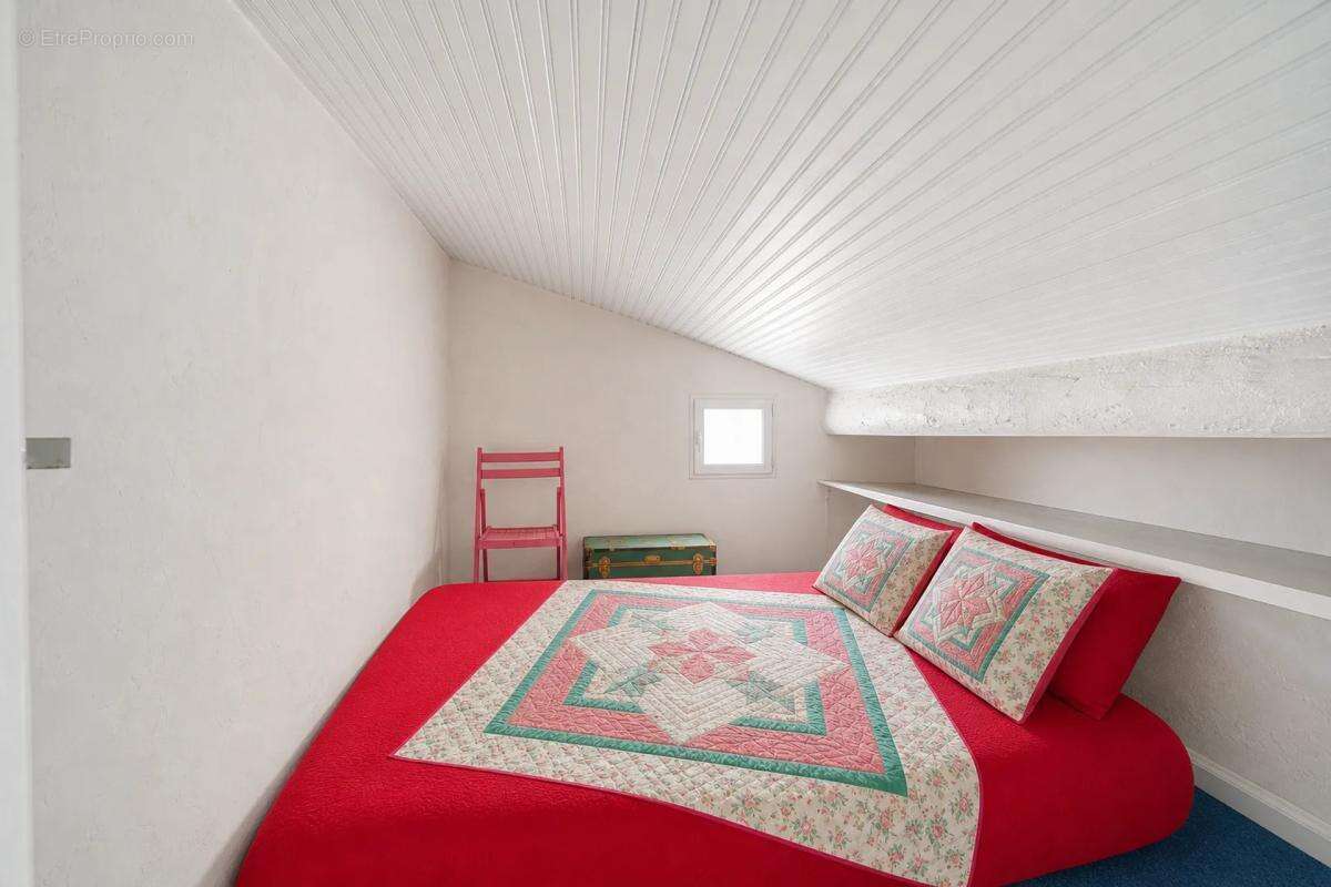 Maison de 8 pièces de 270 m² à Sainte-Gemme - photo 23