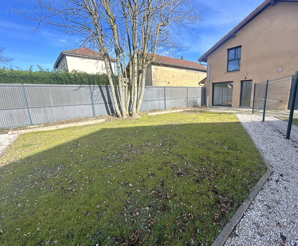 Maison à CONDEISSIAT