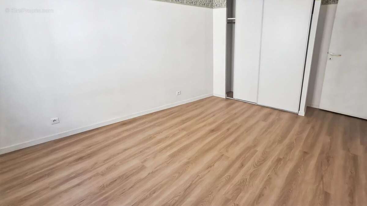 Appartement à CHATEAU-L'EVEQUE