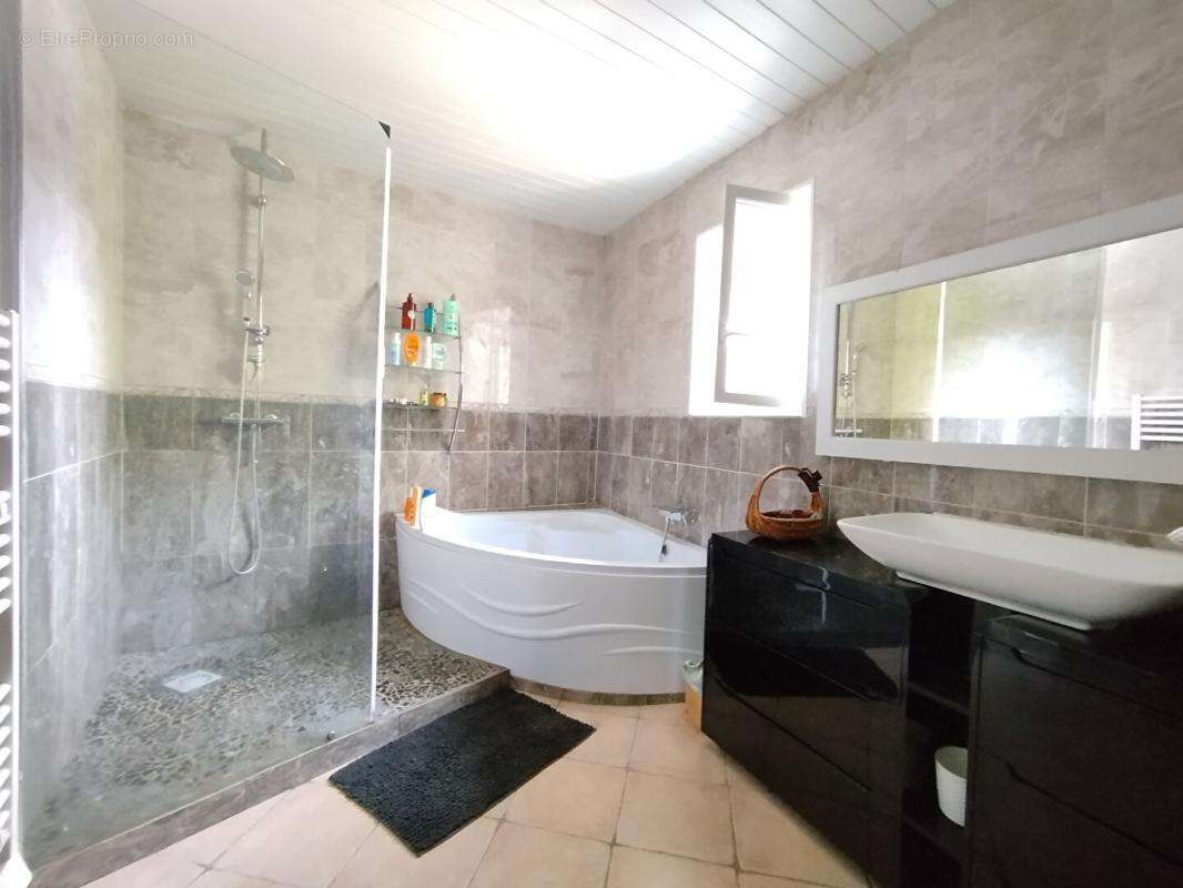 Maison à CHASSIGNOLLES