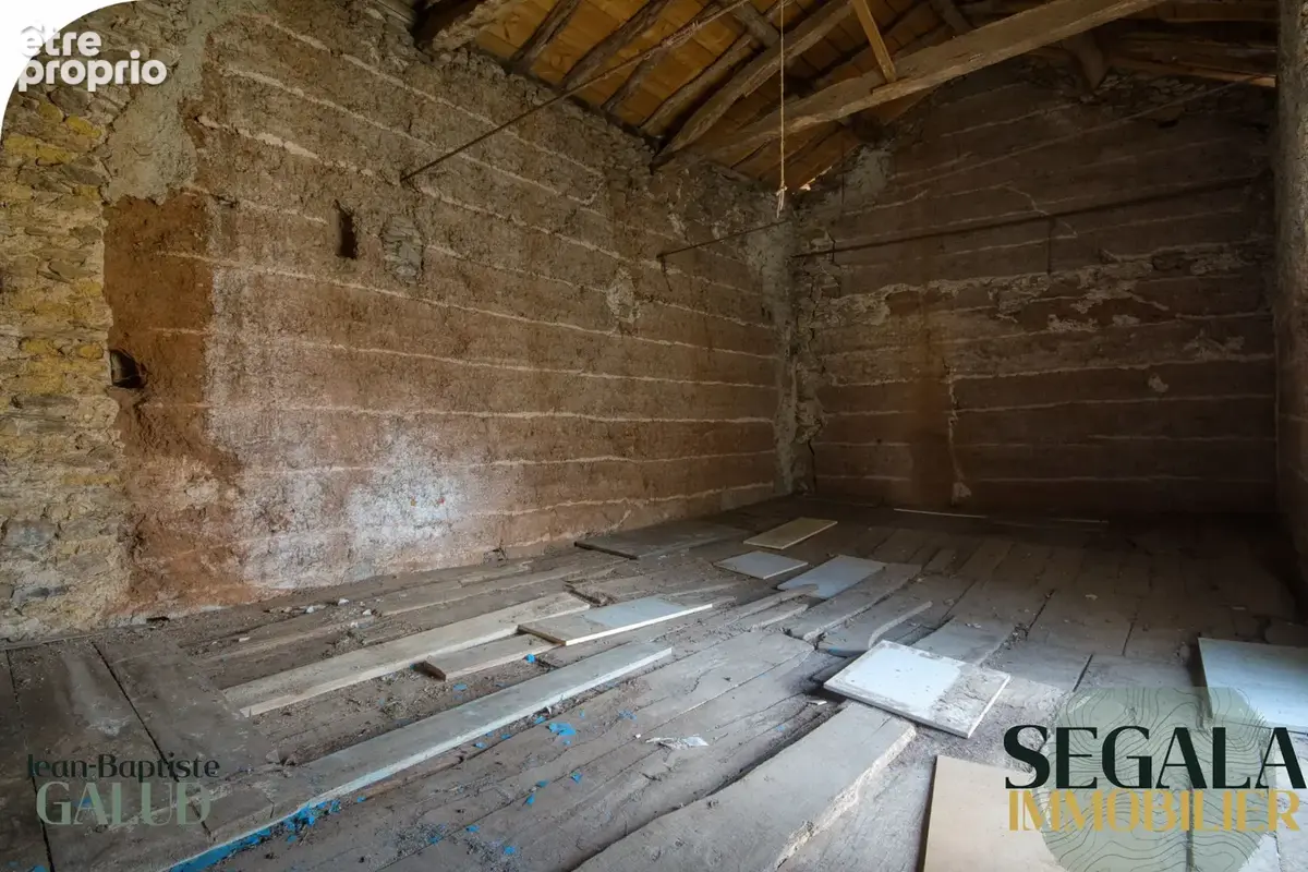 Maison à rénover   250 m2 au sol, cour et jardin constructible - photo 5