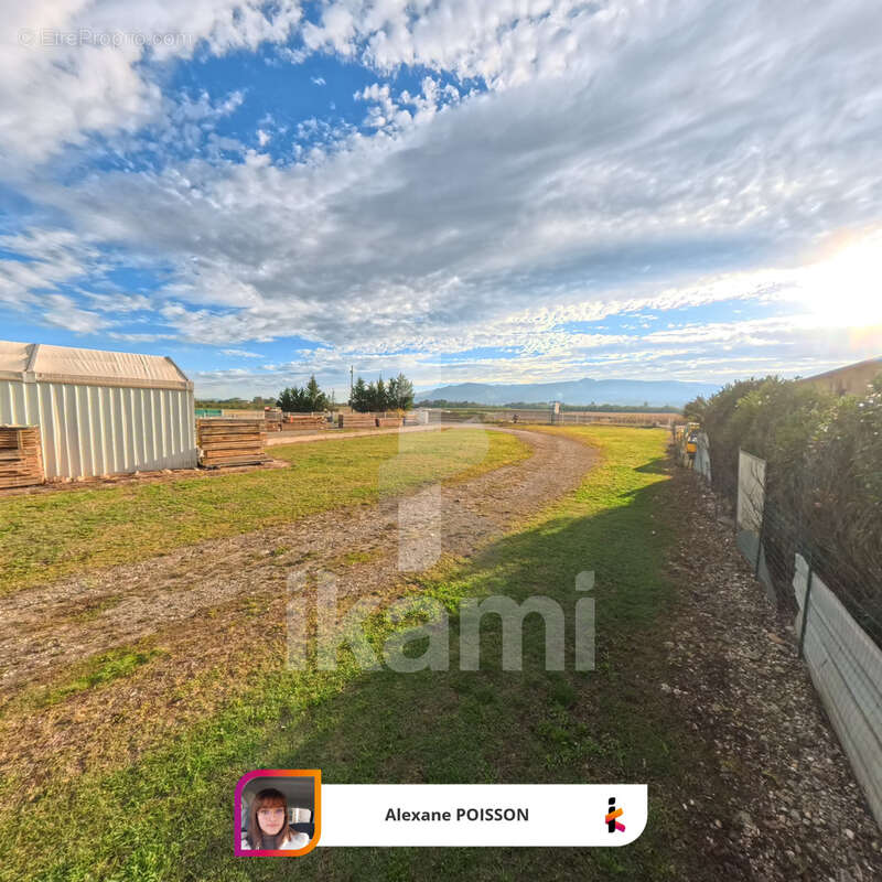 Terrain à SAINT-JUST-DE-CLAIX