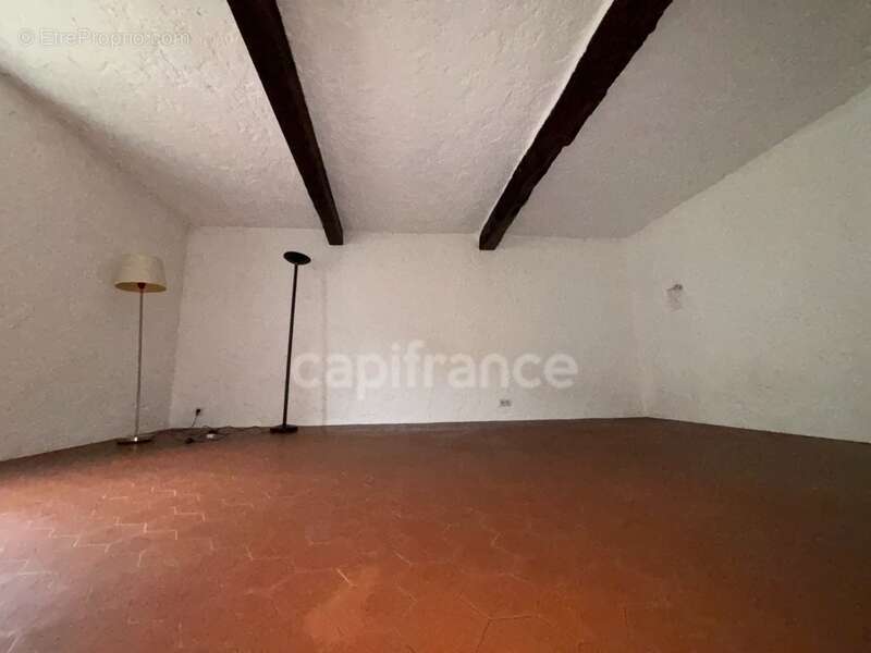 Appartement à SAINT-CEZAIRE-SUR-SIAGNE