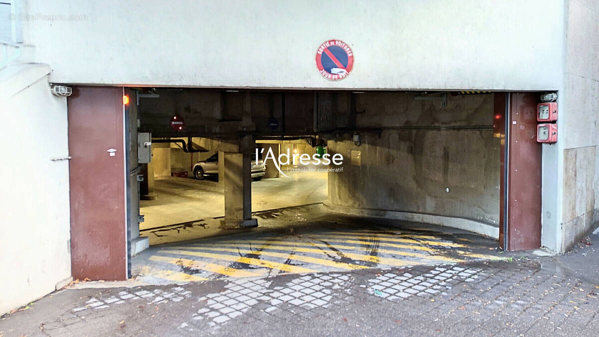 Parking à PARIS-15E