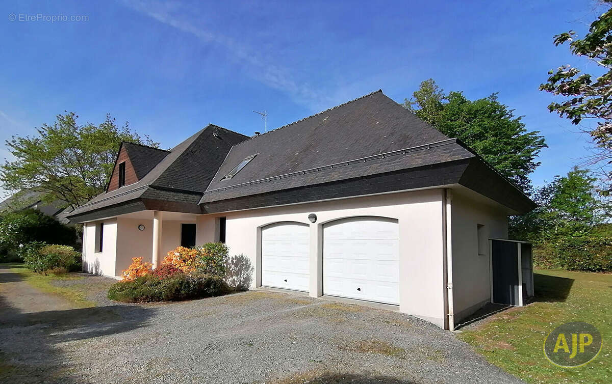 Maison Sautron 8 pièce(s) 182 m2 - photo 2