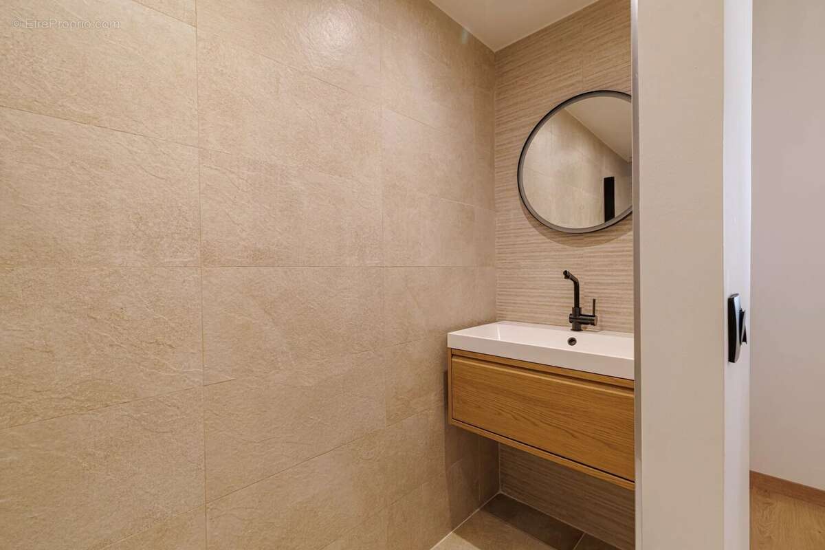 Appartement à SAINT-LAURENT-DU-VAR