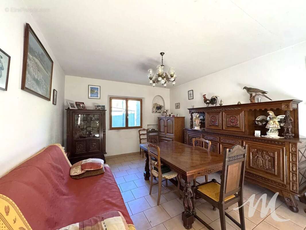 Maison à FOX-AMPHOUX