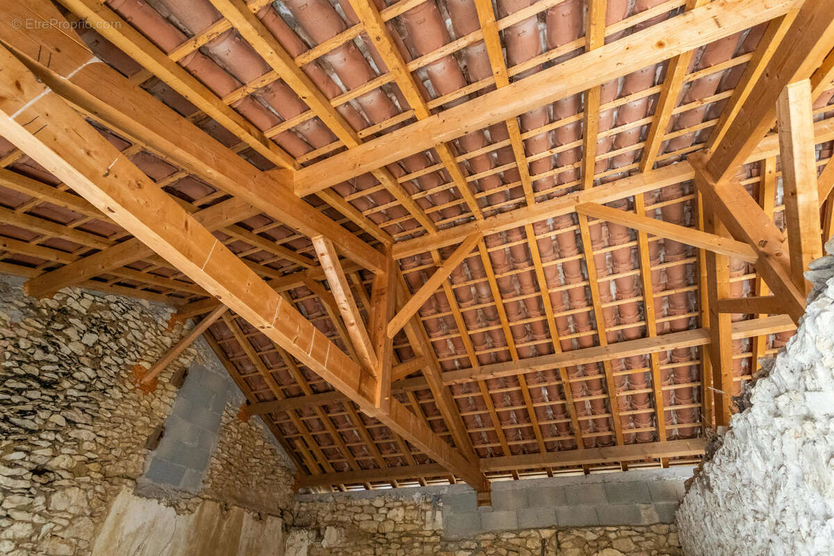 Maison de campagne avec piscine et grange - photo 7
