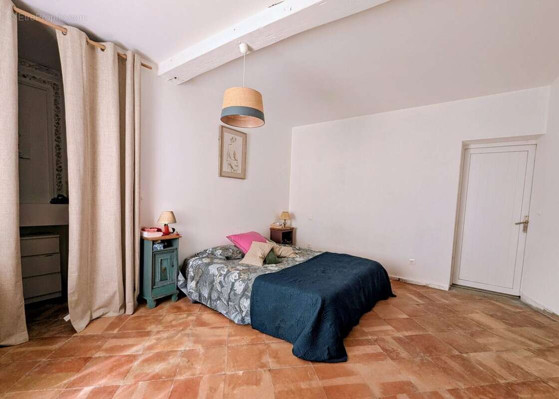 Chambre rdc - Maison à CAMIRAN