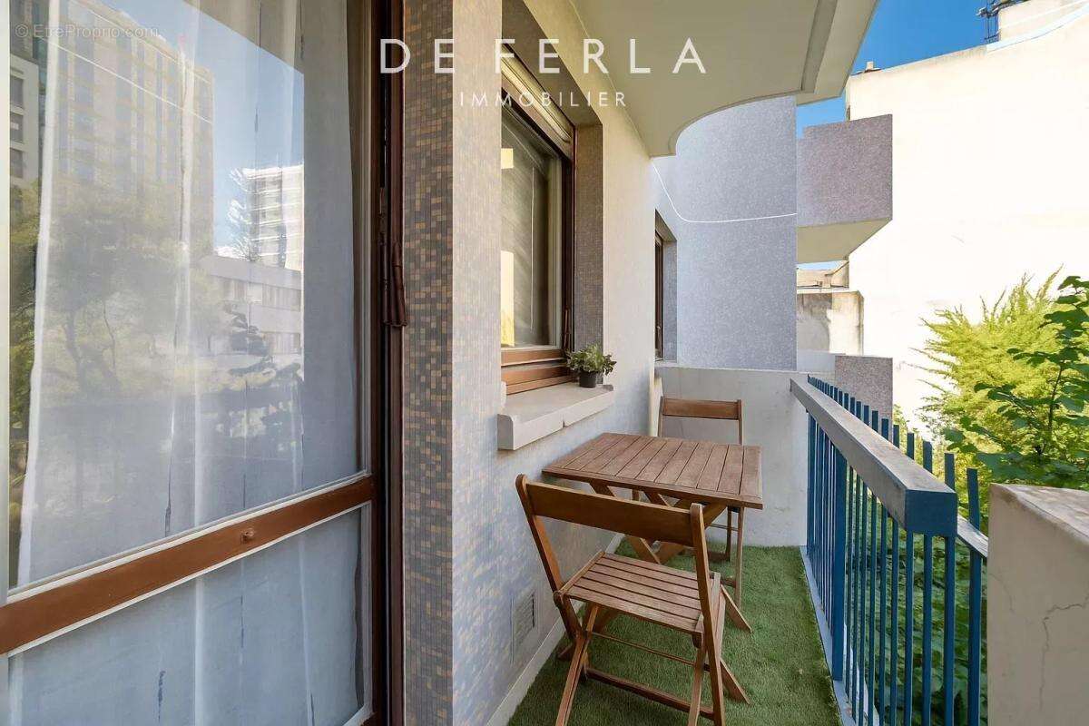 Appartement à PARIS-14E