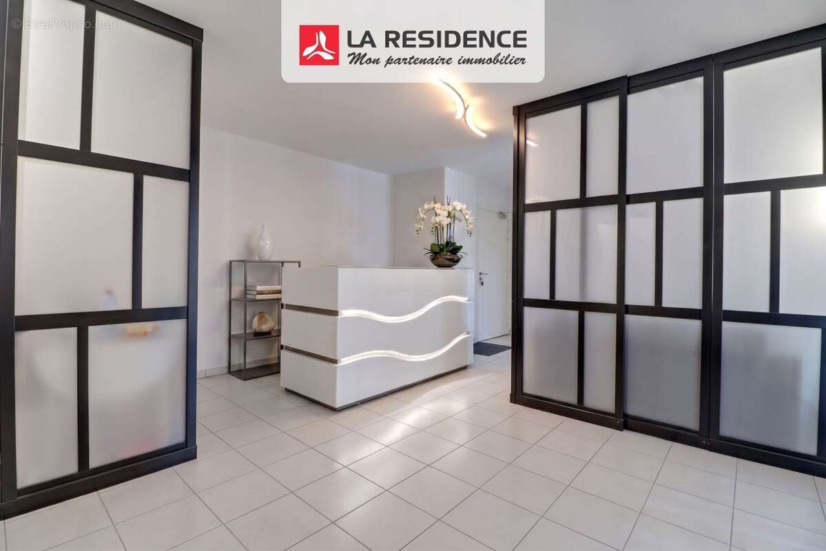 Commerce 65 m² à Roquebrune-Sur-Argens  - photo 3