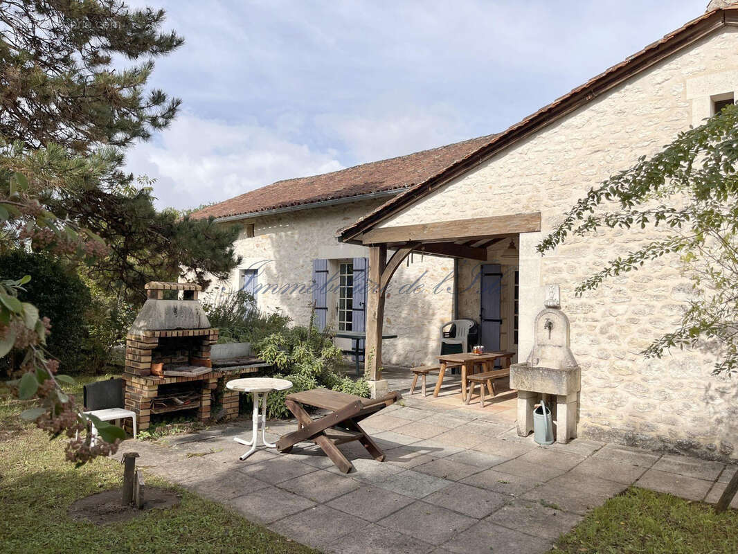 Maison à PAUSSAC-ET-SAINT-VIVIEN